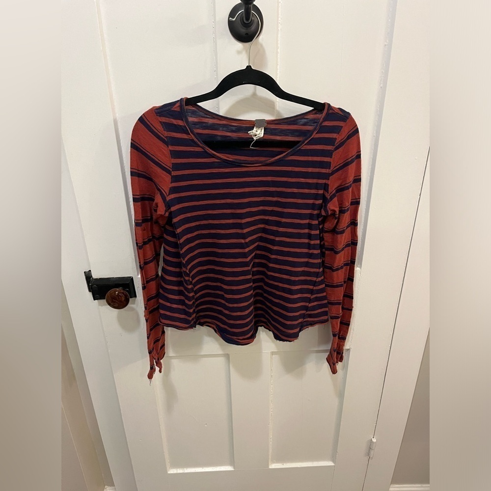 Free People Casual Cotton Navy Blue and Red Stripe Tee Size XS